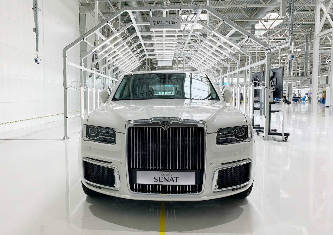 Президент РФ В. В. Путин дал старт серийному производству автомобилей AURUS!
